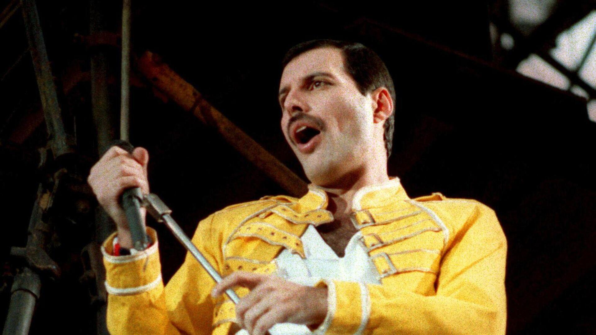 queenin-solisti-freddie-mercurynin-gizli-bir-kizi-oldugu-iddia-ediliyor-9BBPZ4Rt.jpg