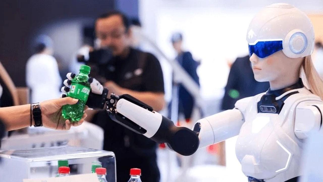 showroomda-insan-degil-robotlar-chery-ile-otomobil-satisinda-devrim-basliyor-1gPr4AO1.jpg