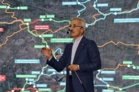 ulastirma-ve-altyapi-bakani-uraloglu-siber-olaylara-karsi-turkiye-dunyada-rol-model-olan-ulkelerden-bir-tanesi-VSEACXCN.jpg