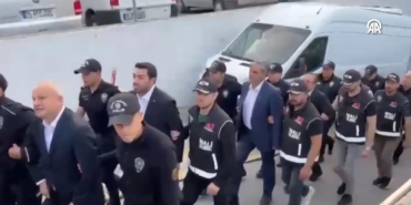 ahmet-hakan-belediye-operasyonunda-gozaltina-alinanlarin-mahkemeye-cikarilis-goruntulerine-itirazim-var-sZHVQxQ3.jpg