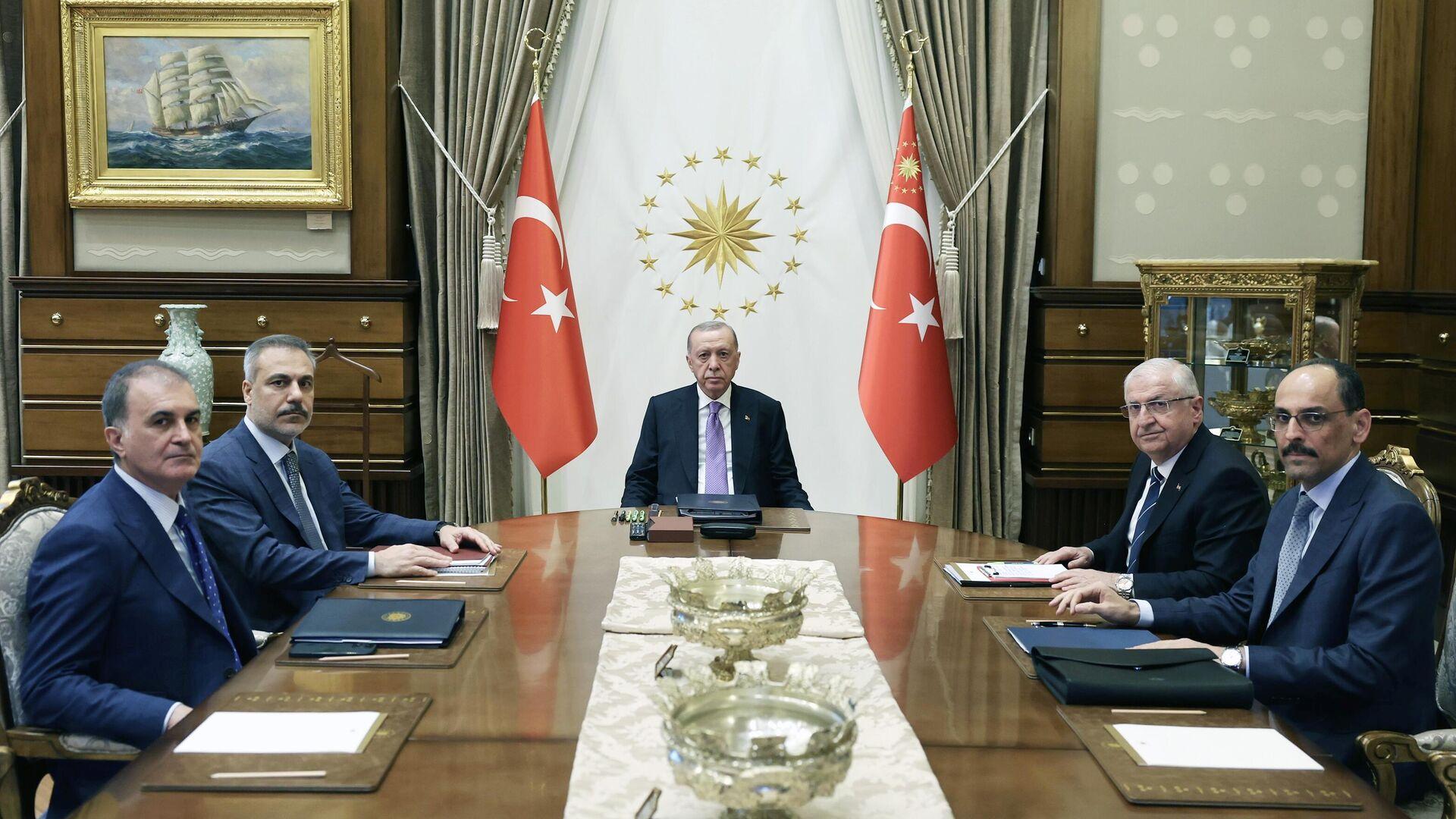 cumhurbaskani-erdogan-baskanliginda-guvenlik-toplantisi-yapildi-LYqENpx2.jpg