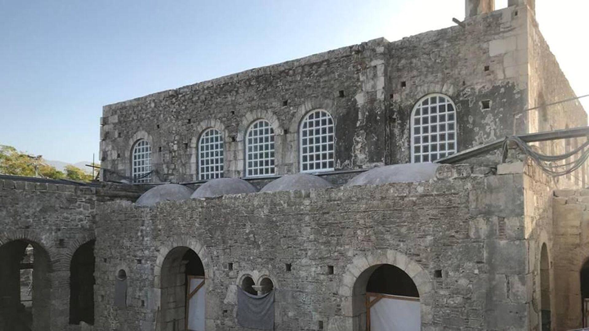 eski-demre-muze-muduru-sorusturmasinda-yeni-gelisme-resmi-plakali-is-makinesiyle-kendine-sera-yaptirdigi-iddia-edildi-B15NWVTU.jpg