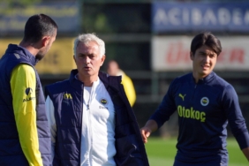 fenerbahce-teknik-direktor-jose-mourinhoyla-yola-devam-karari-aldi-HcdCKPne.jpg