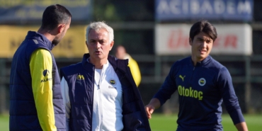 fenerbahce-teknik-direktor-jose-mourinhoyla-yola-devam-karari-aldi-HcdCKPne.jpg