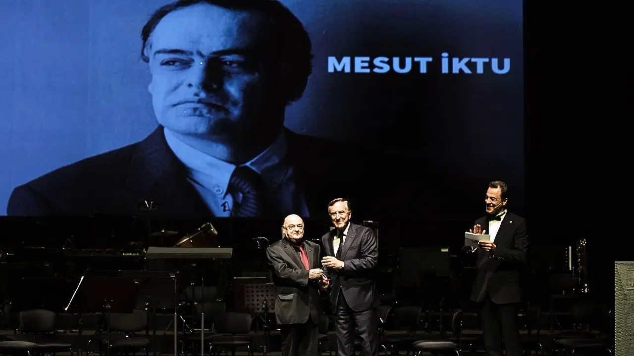 İstanbul Kültür Sanat Vakfı (İKSV) öncülüğünde ve Borusan Holding’in cömert sponsorluk desteğiyle, T.C. Kültür ve Turizm Bakanlığı’nın önemli katkılarıyla gerçekleştirilen 53. İstanbul Müzik Festivali’nin görkemli açılışı ve ilk konseri, 11 Haziran Çarşamba akşamı Atatürk Kültür Merkezi’nde gerçekleşti. Bu özel gece, sanatseverlere unutulmaz anlar yaşatırken, festivalin zengin programına da yeni bir başlangıç yaptı.
