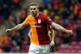 lukas-podolskiden-galatasaray-paylasimi-leroy-saneyi-etiketledi-HpBiGyjW.jpg
