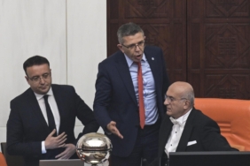 mecliste-gerginlik-iyi-partili-katip-uye-baskanlik-kursusune-vurdu-w5UVXWaE.jpg