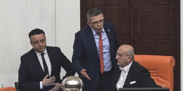 mecliste-gerginlik-iyi-partili-katip-uye-baskanlik-kursusune-vurdu-w5UVXWaE.jpg