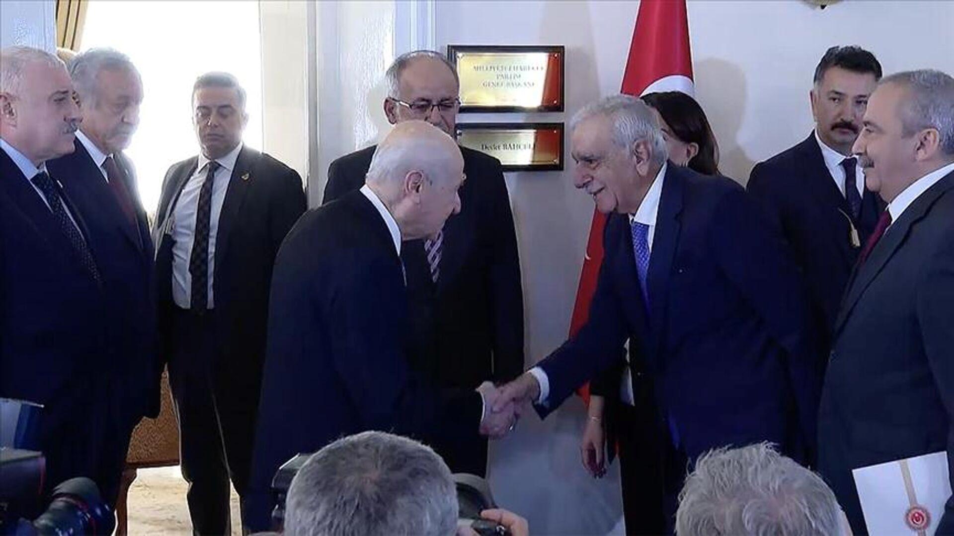 mhp-ve-dem-parti-bayramlasti-2-kez-karsilikli-gorusme-gerceklesti-zdvxVx5k.jpg