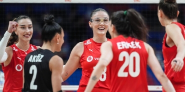 milli-voleybolcu-zehra-gunes-maca-gozlukle-cikti-bir-kismimi-goremiyorum-gorusumu-kaybettim-2yaPX582.jpg