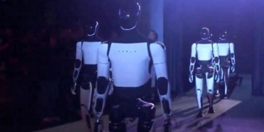teslanin-insansi-robot-projesi-optimusun-gizemli-lideri-sirketten-ayriliyor-gelecegin-robotlariyla-ilgili-sok-gelisme-5XA27x5R.jpg
