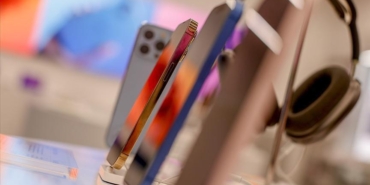 yeni-iphone-modelleri-45t-kablosuz-sarj-gucuyle-tanitiliyor-teknolojide-yeni-bir-donem-basliyor-pI1J7YIW.jpg