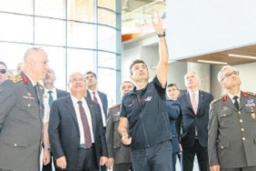 bakan-gulerden-ozdemir-bayraktar-milli-teknoloji-merkezine-ziyaret-ve-guncel-teknoloji-gelismeleri-NiL7xmrN.jpg
