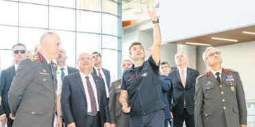 bakan-gulerden-ozdemir-bayraktar-milli-teknoloji-merkezine-ziyaret-ve-guncel-teknoloji-gelismeleri-NiL7xmrN.jpg
