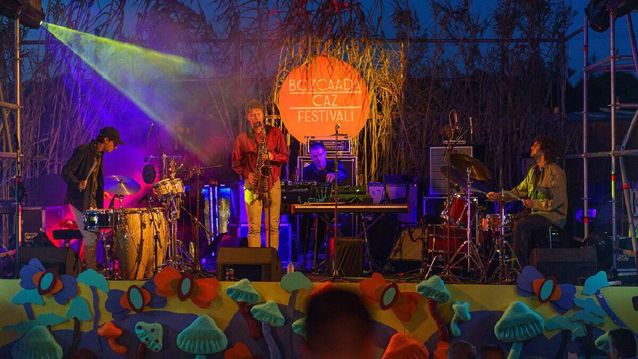 bozcaada-caz-festivalinin-dokuzuncu-yilinda-adanin-zarif-ve-derin-caz-hikayesi-eINiedcb.jpg