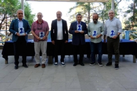 cumhuriyetin-izinde-mizahin-derinliklerinde-aksehirde-bir-araya-gelmek-yxKQUZWc.jpg