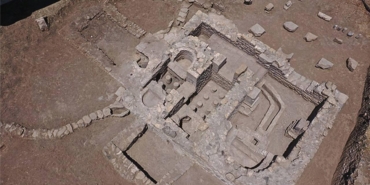 roma-imparatorlugunun-1700-yillik-hamami-fidan-dikmek-icin-acilan-cukurda-gun-yuzune-cikiyor-tarihin-derinliklerindeki-sirlar-pBsiI4Qc.jpg