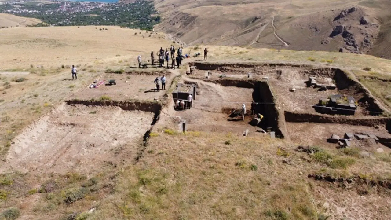 Urartu Kralı 2. Rusa'nın İzleri ve Kef Kalesi'nin Tarihsel Önemi