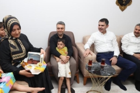 bakan-kurumdan-depremzede-aileye-ziyaret-dayanisma-ve-umut-mesaji-O1w2ms5M.jpg