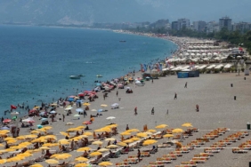 gunes-isinlarinin-prizma-etkisiyle-ciltte-renk-degisimine-yol-acan-bilincli-cilt-bakimi-nEEKVALT.jpg
