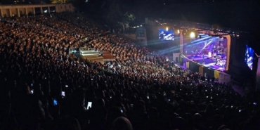 harbiye-acikhava-yaz-oyunlari-fosforlu-cevriye-ile-basliyor-akil-dolu-bir-acilis-xDTD44xe.jpg