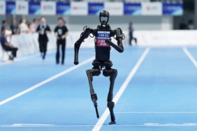 ilk-kez-duzenlenen-robot-olimpiyatlari-rekorlar-ve-lafi-edilmeyen-aksiliklerle-dolu-bir-senlik-Bq8RTHqI.jpg