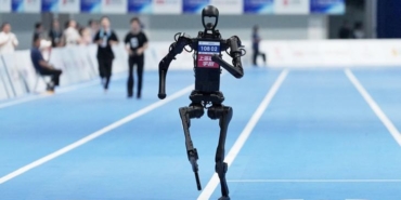 ilk-kez-duzenlenen-robot-olimpiyatlari-rekorlar-ve-lafi-edilmeyen-aksiliklerle-dolu-bir-senlik-Bq8RTHqI.jpg