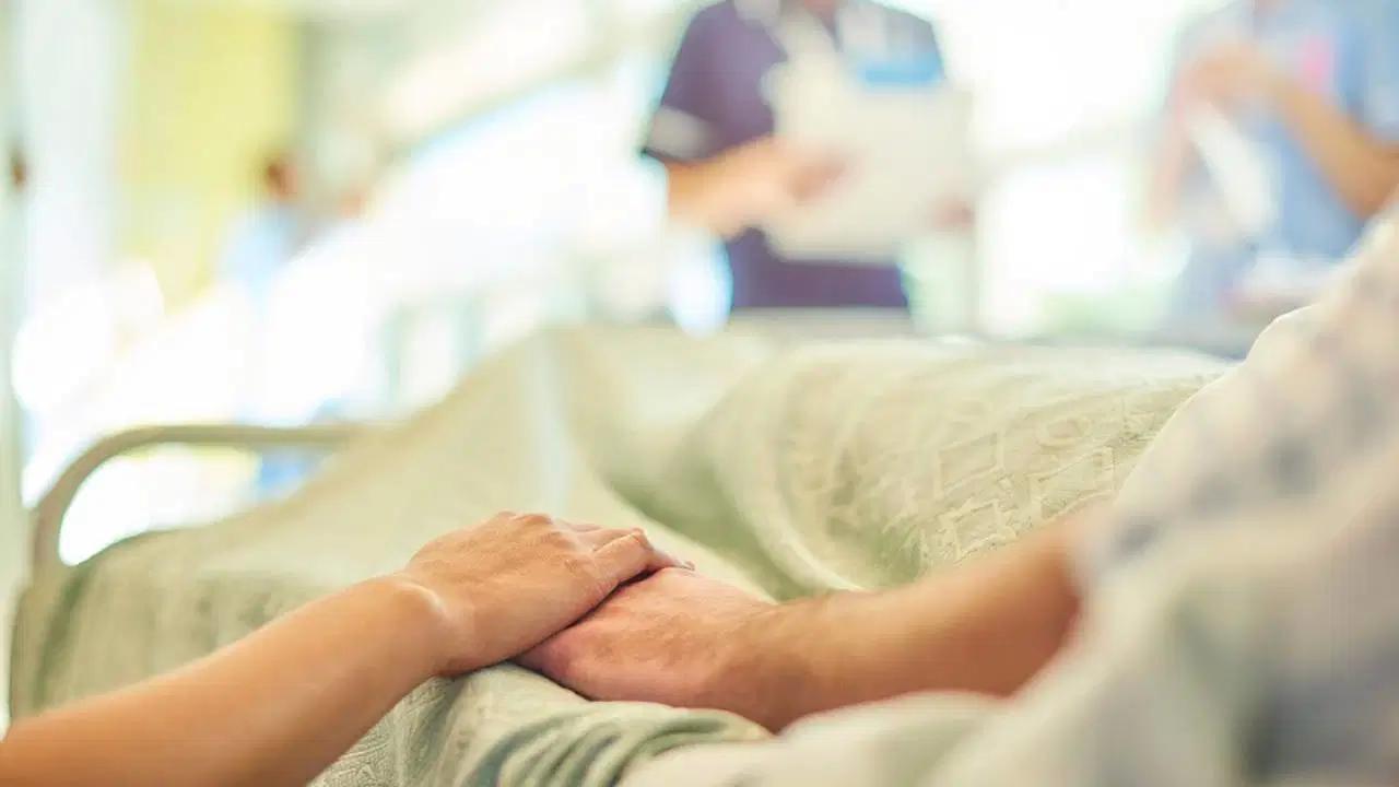 saglik-sisteminin-gormedigi-yuzler-refakatciler-ve-sessiz-fedakarlik-tOCu5CSP.jpg
