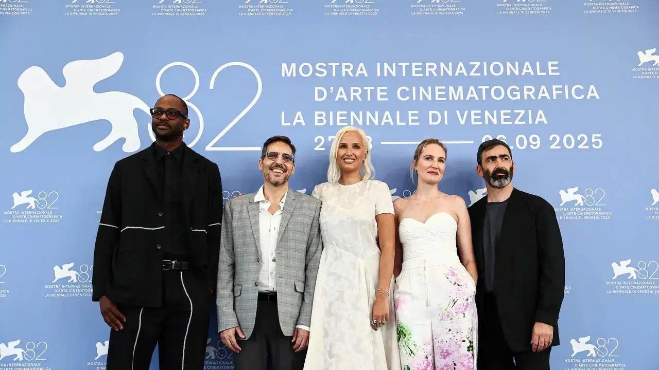 venedik-festivalinin-tartismali-starti-gazzenin-tum-dehseti-venedike-sizarken-TduLgnzZ.jpg
