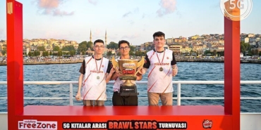 vodafone-freezone-kitalararasi-brawl-stars-turnuvasinda-sampiyon-doner-kebap-takimi-sahnede-lezzetli-zafer-ELIkjMiA.jpg