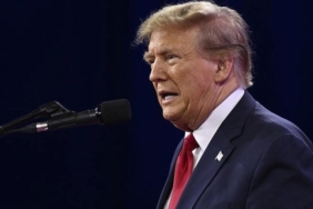 abd-baskani-donald-trumpin-yeni-urun-gruplarina-yonelik-tarifeleri-acikladigi-gundem-basligi-B6WPEuu4.jpg