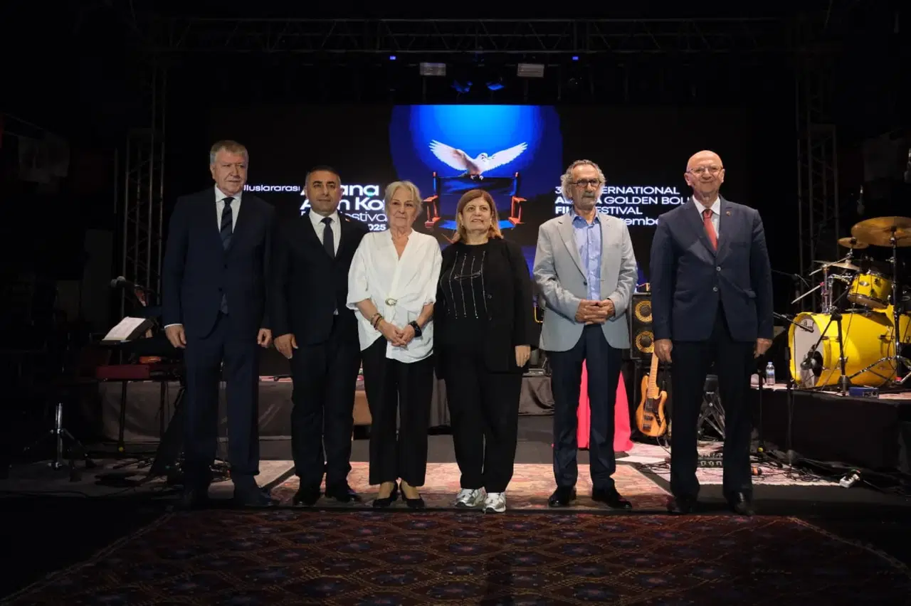 Altın Koza ve Orhan Kemal Emek Ödülleri Töreni ile Başlayan Gece: Ceylan Ertem'in Konserinde Düşünsel Bir Yolculuk