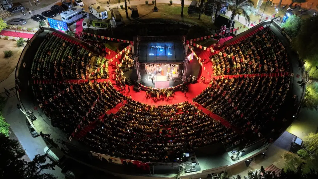 Altın Koza ve Orhan Kemal Emek Ödülleri Töreni ile Başlayan Gece: Ceylan Ertem'in Konserinde Düşünsel Bir Yolculuk