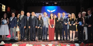 altin-koza-ve-orhan-kemal-emek-odulleri-toreni-ile-baslayan-gece-ceylan-ertemin-konserinde-dusunsel-bir-yolculuk-wBSj4xVP.jpg