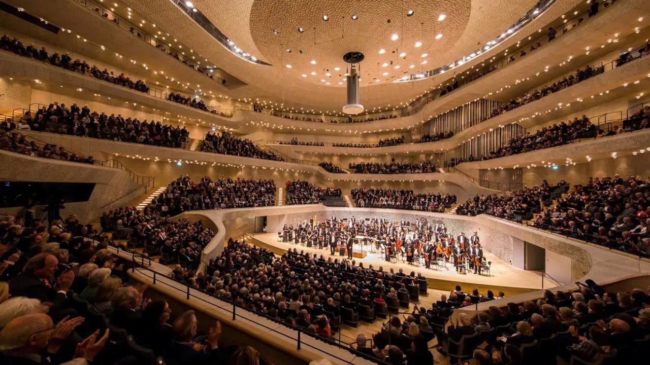 elbphilharmoniede-baslayan-tugfo-konser-turnesi-zihinlerde-iz-birakan-bir-baslangic-1v61QLJr.jpg
