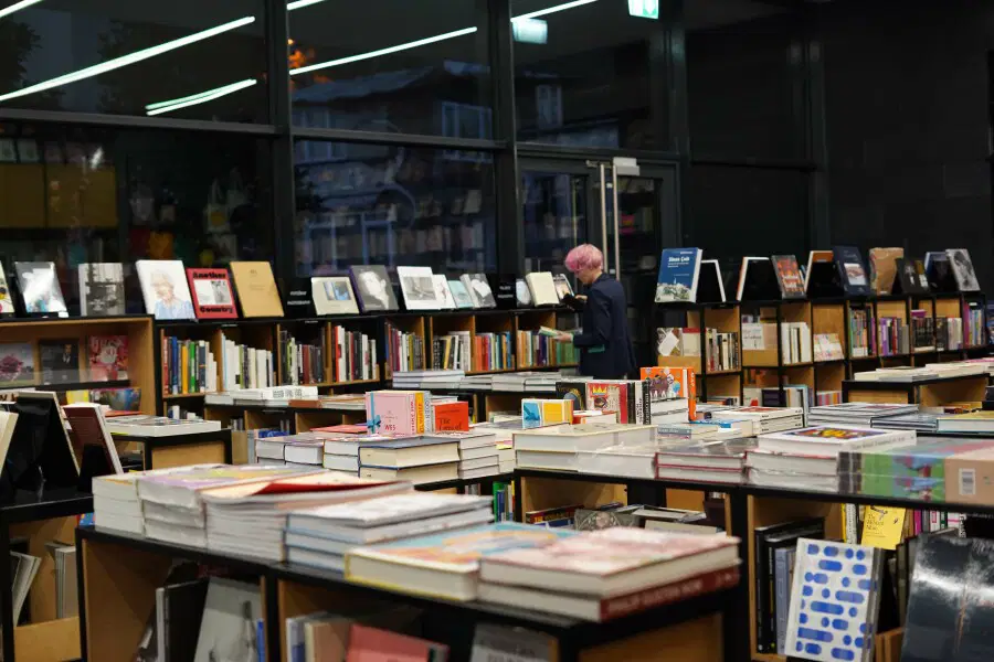Gece Yarısında Arter Kapıları: Uzun Cumartesi’nin En Derin Sesi