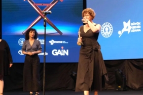 pelin-esmere-8-odul-32-uluslararasi-adana-altin-koza-film-festivalinde-oduller-sahiplerini-buldu-cH5WRq1O.jpg