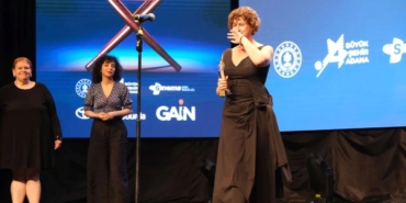 pelin-esmere-8-odul-32-uluslararasi-adana-altin-koza-film-festivalinde-oduller-sahiplerini-buldu-cH5WRq1O.jpg