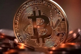 altin-sert-dususe-ragmen-bitcoin-neden-sakin-kaldi-uzman-uyarisi-fed-oncesi-gozler-uclu-oruntude-53Sy299p.jpg
