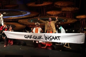 ankarada-sahne-coskusunun-zirve-noktasi-kuskondu-muzikali-ile-festivalin-ilk-perdesi-aralandi-1YcIdfxk.jpg