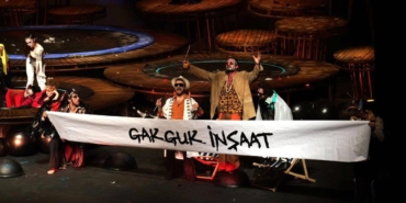 ankarada-sahne-coskusunun-zirve-noktasi-kuskondu-muzikali-ile-festivalin-ilk-perdesi-aralandi-1YcIdfxk.jpg