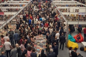 balikesir-kitap-fuarinin-yeni-ufuklari-unlu-yazarlar-ve-kitapseverler-arasinda-bilgelik-dolu-bulusma-4zEn7jv6.jpg