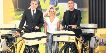 bu-bisikletler-yardimlasma-icin-yolda-yardim-tasiyacak-bisikletler-rgsKAjjb.jpg