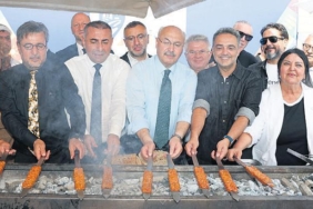 istanbula-yayilan-adana-kebabi-kokusu-sehrin-lezzet-dugumleri-WbNlCgHL.jpg