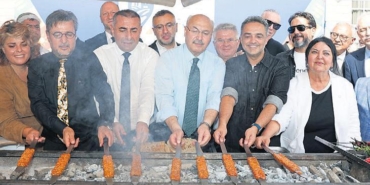 istanbula-yayilan-adana-kebabi-kokusu-sehrin-lezzet-dugumleri-WbNlCgHL.jpg