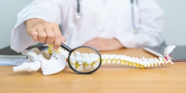 web-sayfasi-icin-benzersiz-baslik-her-3-kadindan-1i-ve-her-5-erkekten-1i-osteoporoz-riski-altinda-bilinclendirme-ve-onlemler-lgOGf2d5.jpg