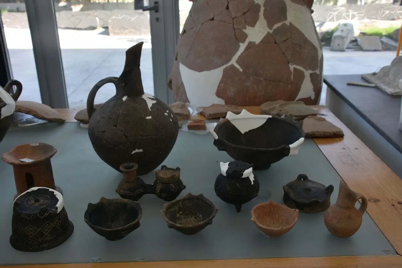 Beş Bin Yıllık Kadın Figürü İzleri: Yassıtepe’de Ortaya Çıkan Özel Kaplar ve Zamanın Sırları