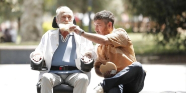 bu-hafta-sinemalarda-yan-yana-sihirbazlar-cetesi-3-ve-mavi-ayin-buyuleyici-anlariyla-edeb-bir-yolculuk-z7QUPRSG.jpg