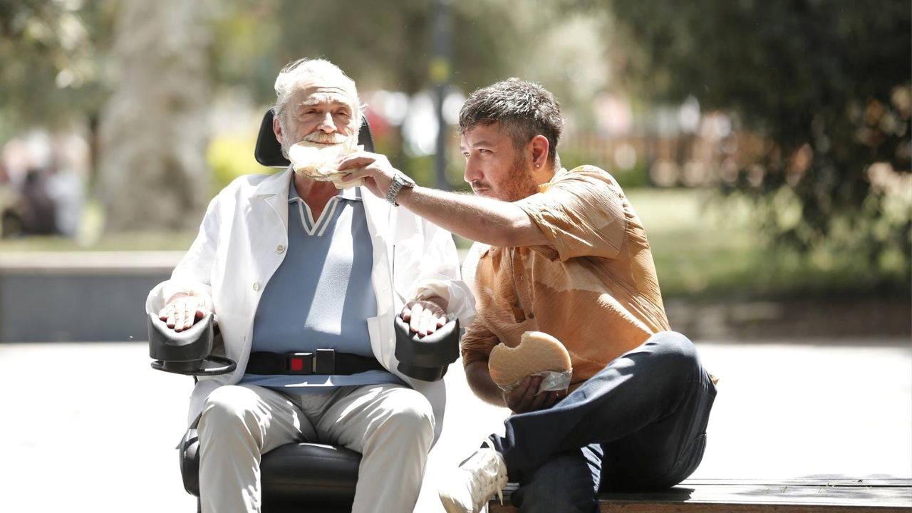 bu-hafta-sinemalarda-yan-yana-sihirbazlar-cetesi-3-ve-mavi-ayin-buyuleyici-anlariyla-edeb-bir-yolculuk-z7QUPRSG.jpg