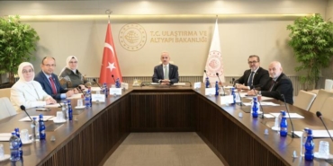 cocuklarin-dijital-haklari-sosyal-medyada-da-guvende-ve-korunuyor-hqH1HNC7.jpg